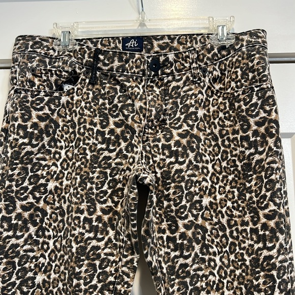 Authentic Icon cheetah print skinny jeans size 30. In great condition! - Picture 2 of 7